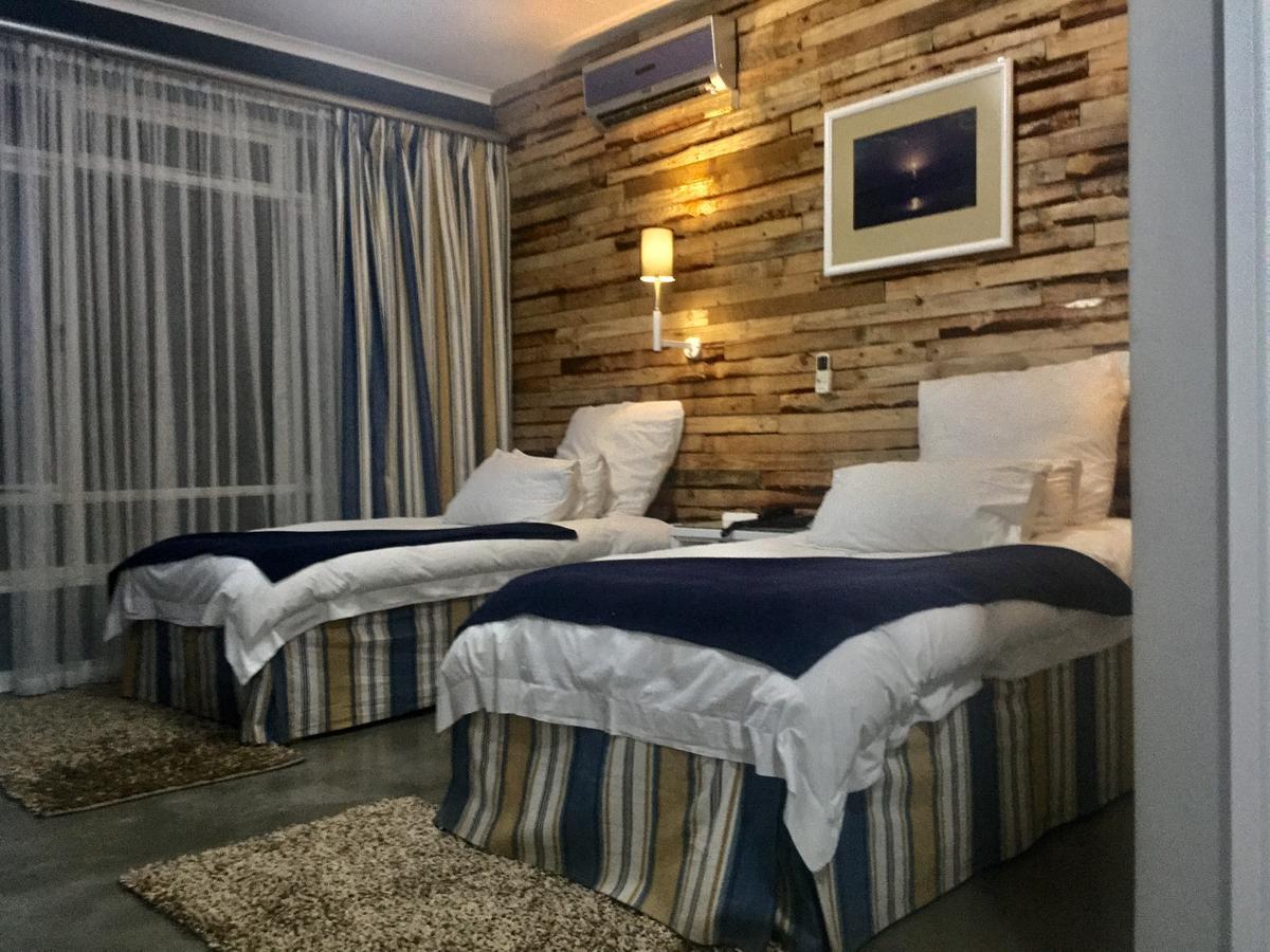 Casa Mia Hotel Уолфиш-Бей Экстерьер фото