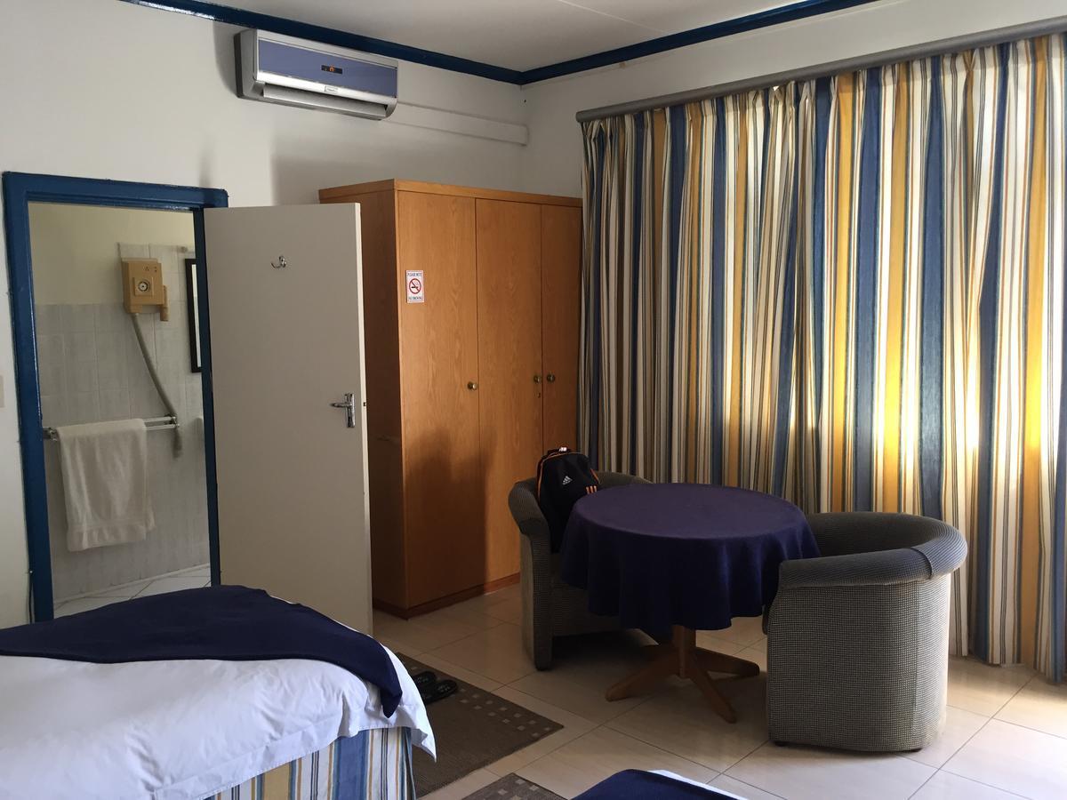 Casa Mia Hotel Уолфиш-Бей Экстерьер фото