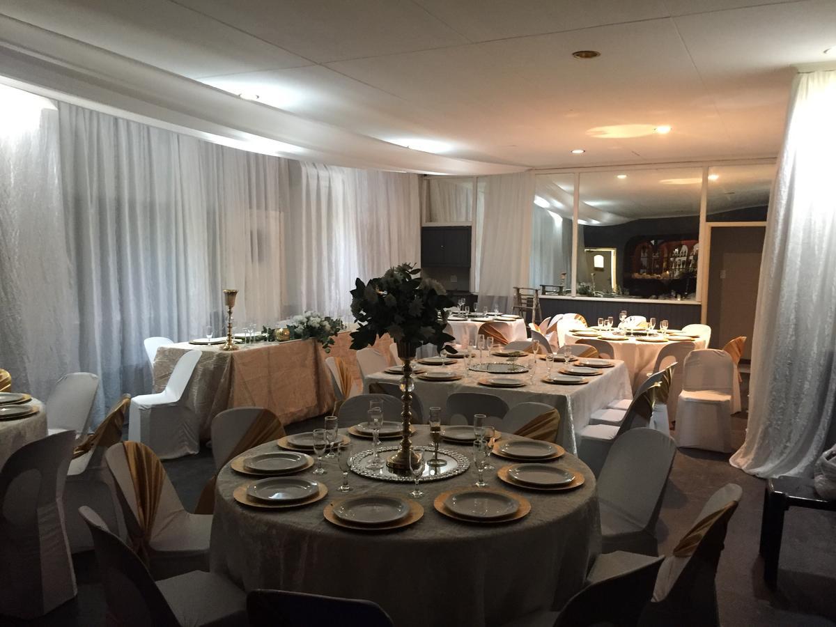 Casa Mia Hotel Уолфиш-Бей Экстерьер фото