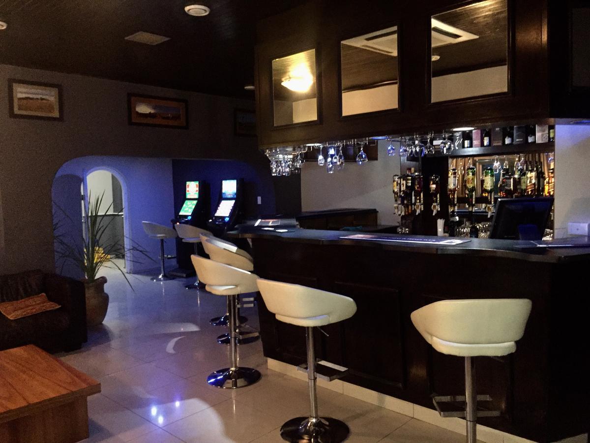 Casa Mia Hotel Уолфиш-Бей Экстерьер фото