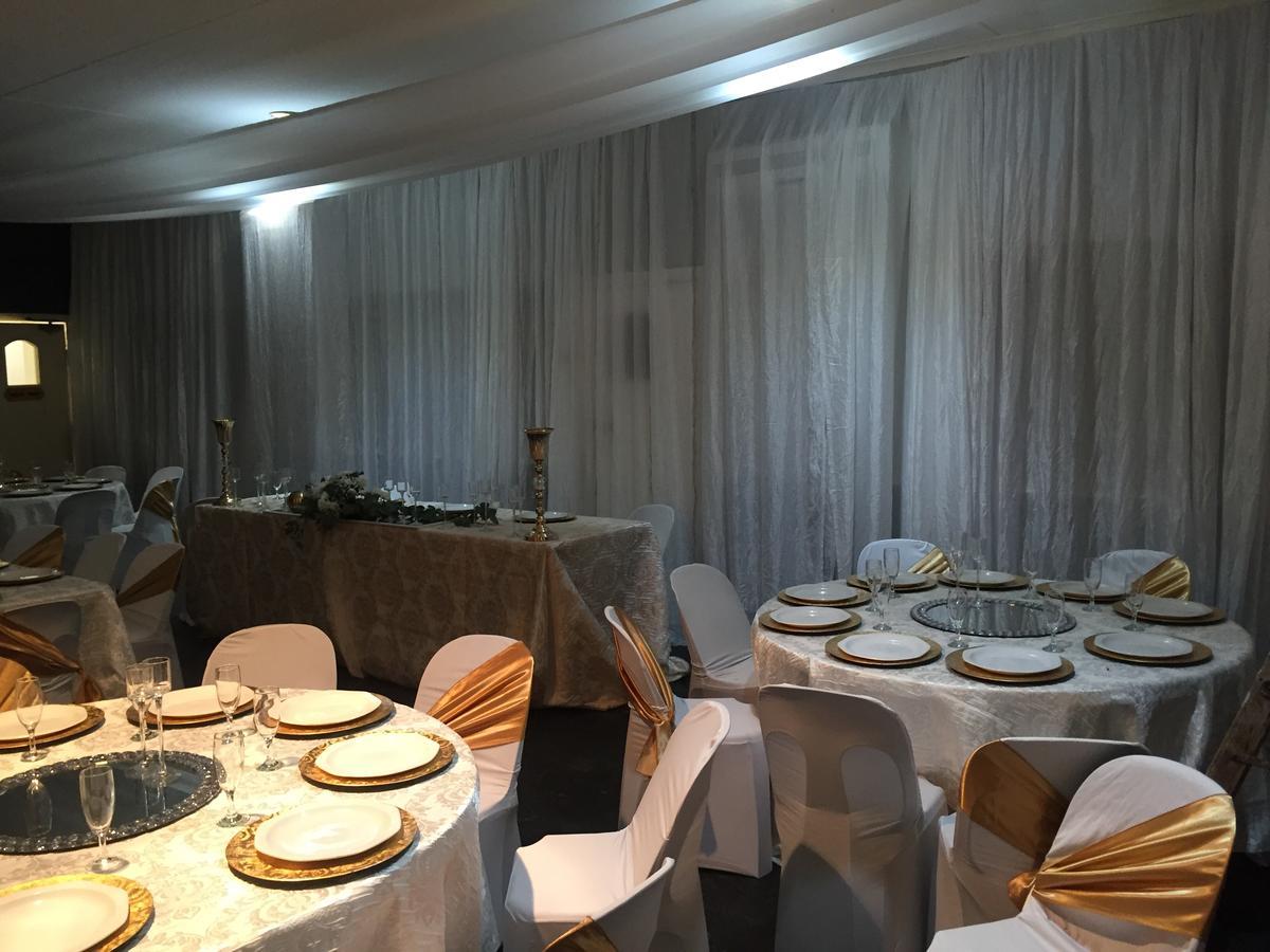 Casa Mia Hotel Уолфиш-Бей Экстерьер фото